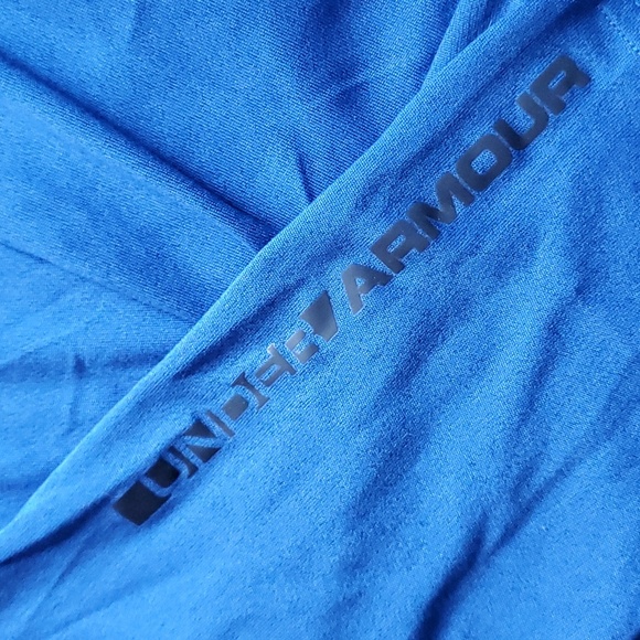 Very good condition Under armor long sleeved tshirt/hoodie - Picture 2 of 4
